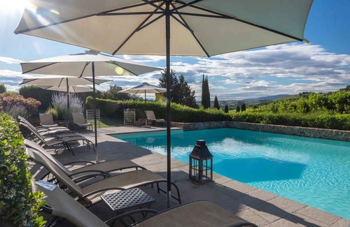 Sarteano Apartment | Holiday apartment with pergola and pool