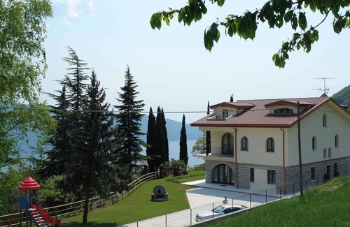 Gardola Apartment | Holiday apartment with view onto Lake Garda