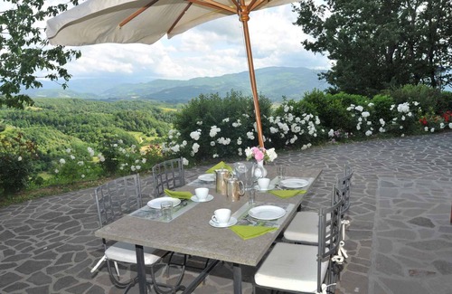 Gattaia Apartment | Holiday apartment with terrace and pool