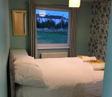 Prestonfield Apartment | holiday Apartment with two bathrooms, lift access