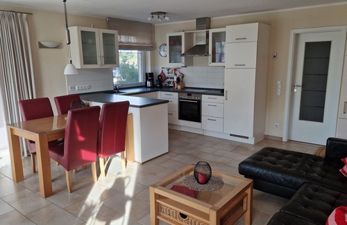 Heringsdorf Apartment | Holiday beachcomber, 50 m beach, beach chair, free Wi-Fi, 2 south-west-facing balconies