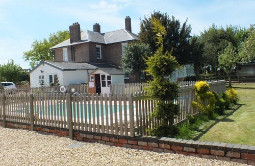 Louth Cottage | Holiday Cottage with pool, sleeps 6