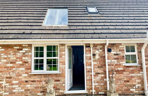 Louth Cottage | Holiday Cottage with Pool, Sleeps 7