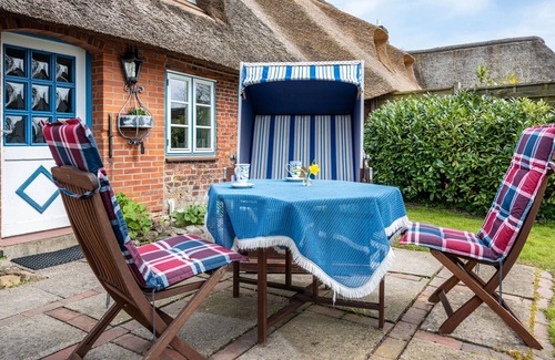 Dagebuell House | Holiday Home 'Voß' with Private Terrace, Private Garden and Wi-Fi