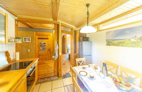 Ummanz Apartment | Holiday EC - Apartments in thatched house