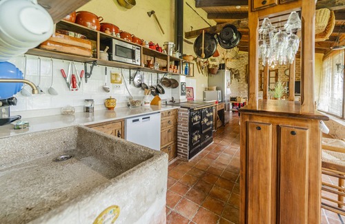 Santibanez de Valcorba House | Holiday Home 'Los Aperos' with Private Garden