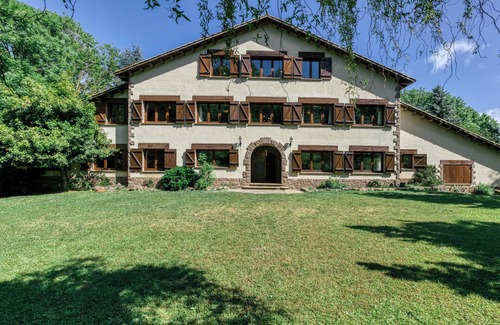 Vallfogona House | Holiday Home Can Blau with Mountain View, Pool, Garden & Wi-Fi