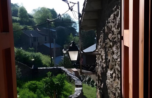 Ribes De Freser House | Holiday Home 'Cal Andreu' with Mountain Views, Private Garden and Wi-Fi