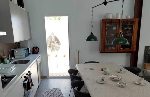 Villanueva del Ariscal Villa | Holiday Home Casa Rural Villa Bella with Whirlpool, Garden & Wi-Fi
