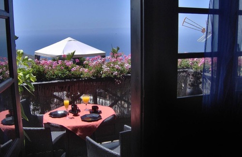 El Guincho Apartment | Holiday flat "Apartamentos Monasterio de San Antonio No. 7" with wifi, private balcony and sea view