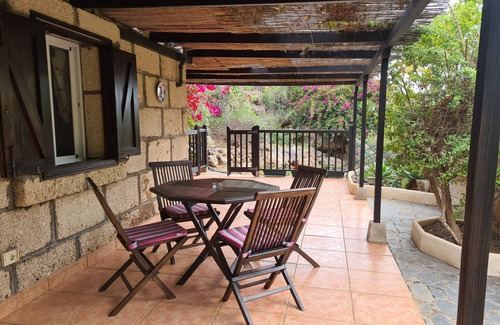 Las Cuevecitas House | Holiday Home in Malpais de Candelaria