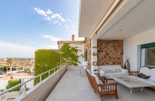 Sant Feliu de Guixols House | Holiday Home 'Casa Rosselló' with Sea View, Private Terrace and Wi-Fi