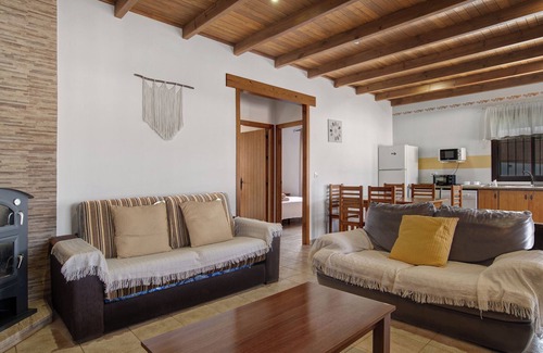 Conil de la Frontera House | Holiday Home 'Alpes 2 Solo Familias' with Private Pool, Shared Terrace and Wi-Fi