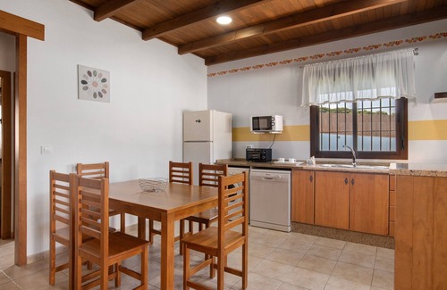 Conil de la Frontera House | Holiday Home 'Alpes 2 Solo Familias' with Private Pool, Shared Terrace and Wi-Fi