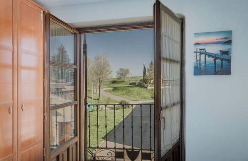 Villalcazar de Sirga House | Holiday Home 'Do Camino' with Private Terrace, Balcony and Wi-Fi