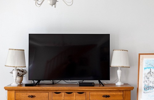 Coulounieix-Chamiers House | Holiday Home 'La Parenthèse Enchantée' with Private Terrace, Private Garden and Wi-Fi