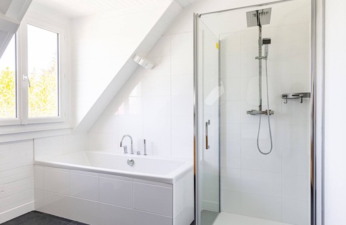 Coulounieix-Chamiers House | Holiday Home 'La Parenthèse Enchantée' with Private Terrace, Private Garden and Wi-Fi