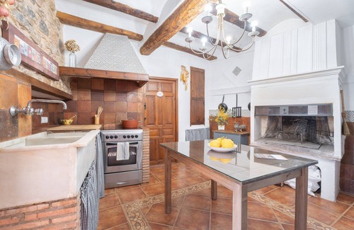 Villanueva de Viver House | Holiday Home 'Raices Rurales' with Mountain View, Private Terrace and Wi-Fi