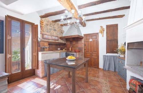 Villanueva de Viver House | Holiday Home 'Raices Rurales' with Mountain View, Private Terrace and Wi-Fi