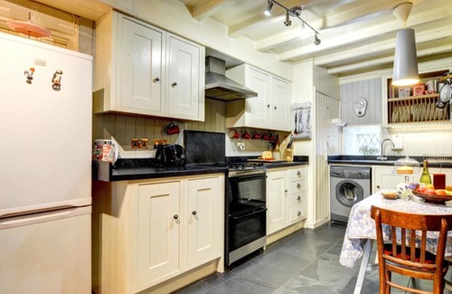Dolbenmaen House | Holiday Home Dwyford by Interhome
