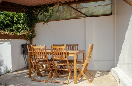 Fontanelas House | Holiday Home 'Forest Village Exótic' with Private Terrace, Shared Garden and Wi-Fi