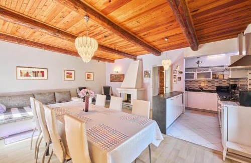 Cerny Dul House | Holiday Home Černý Důl by Interhome