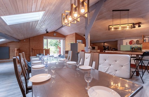 Isturits House | Holiday Home 'À Isturits Avec Piscine' with Shared Pool, Private Terrace and Wi-Fi