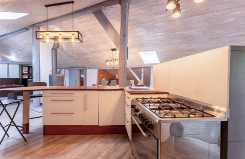 Isturits House | Holiday Home 'À Isturits Avec Piscine' with Shared Pool, Private Terrace and Wi-Fi