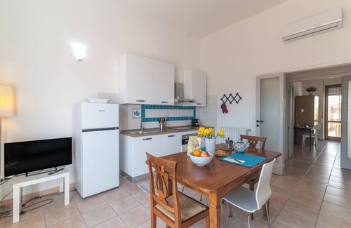 La Maddalena House | Holiday Home 'Adelaide Sul Porto' with Sea View, Wi-Fi and Air Conditioning