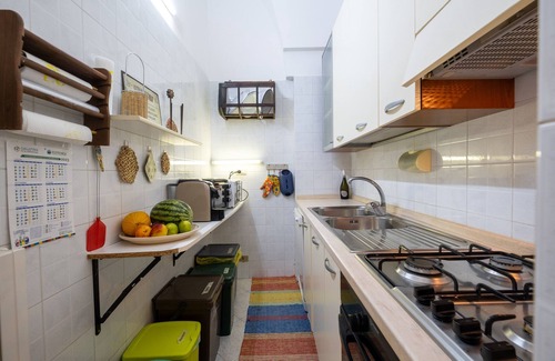 Noha House | Holiday Home 'Adelaide' with Private Terrace and Air Conditioning