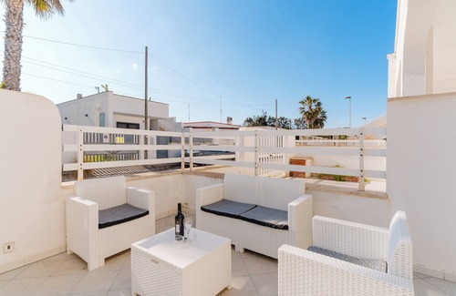 Torre Lapillo House | Holiday Home 'Airone' with Sea View, Wi-Fi and Air Conditioning