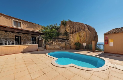 Costa Rei House | Holiday Home 'Annavi N9' with Sea View, Shared Pool and Air Conditioning