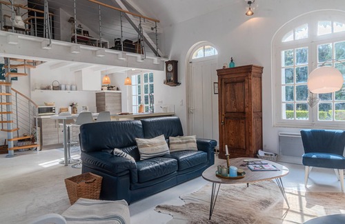 Jarnac House | Holiday Home 'Au Bord De La Charente' with Private Terrace and Private Garden