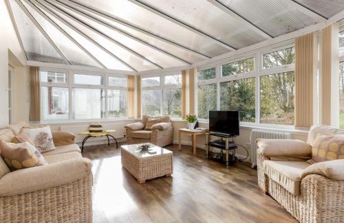 Maybole House | Holiday Home Balcraig House by Interhome