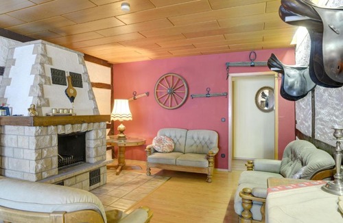Hehlen House | Holiday Home Berghof Hohe ganzes Haus by Interhome