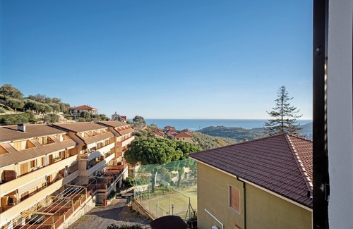 Civezza House | Holiday Home 'Ca' Del Sole' with Sea View, Private Garden and Wi-Fi