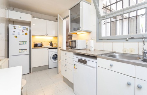 Palafrugell House | Holiday Home 'Ca L' Anton' with Private Terrace, Wi-Fi and Air Conditioning