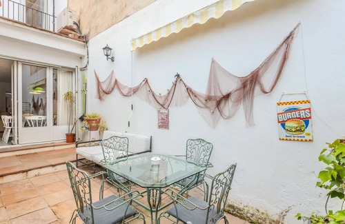 Palafrugell House | Holiday Home 'Ca L' Anton' with Private Terrace, Wi-Fi and Air Conditioning