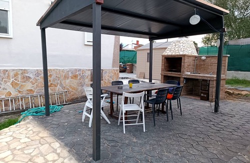 Sils House | Holiday Home 'Can Dennis' with Private Pool, Wi-Fi and Air Conditioning