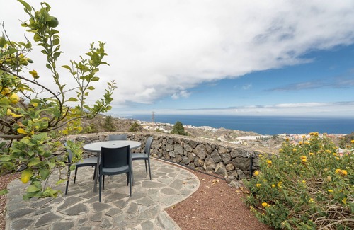 Buen Paso House | Holiday Home "Candelaria" with Mountain and Sea Views, Pool, Terrace and Wi-Fi