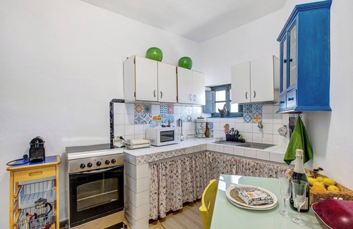 Guimar House | Holiday Home 'Casa Bene' with Mountain Views, Private Terrace and Wi-Fi
