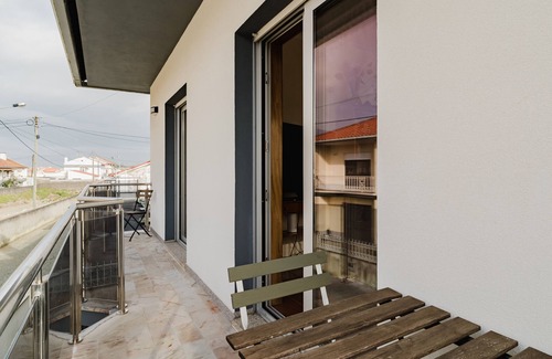 Apulia House | Holiday Home 'Casa De Férias' with Shared Terrace, Shared Garden and Wi-Fi