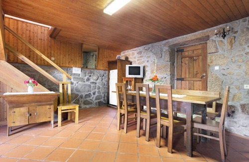 Rossas House | Holiday Home 'Casa Do Boticas' with Mountain View, Shared Pool and Wi-Fi