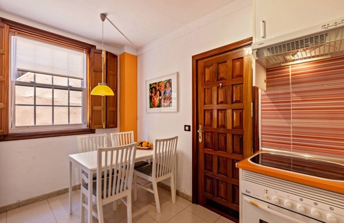 Las Rosas House | Holiday Home Casa Golfin with Garden View, Wi-Fi & Terrace