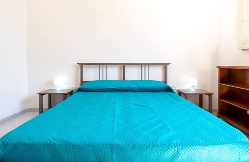 Manduria House | Holiday Home 'Casa Negli Ulivi' with Shared Pool, Shared Garden, Terrace & Wi-Fi