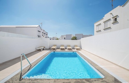 Tias House | Holiday Home ‘Casa Oasis’ with Pool, Wi-Fi, Air Conditioning & Terrace