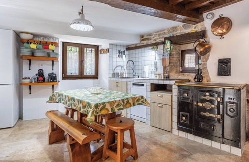 Potes House | Holiday Home 'Casa Raymonde' with Mountain View, Balcony and Wi-Fi