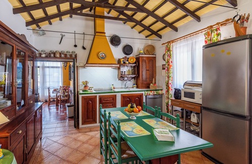 Ecija House | Holiday Home "Casa Rural Cactus" with Private Pool & Wi-Fi