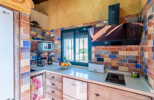 Carmona House | Holiday Home 'Casa Rural Carmo' with Private Pool, Wi-Fi and Air Conditioning