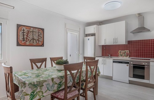 Bolonia House | Holiday Home 'Casa Tahivilla' with Private Terrace, Private Garden and Wi-Fi